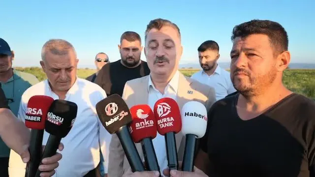 Mustafakemalpaşa’da Karpuz Üreticisi Ürününü Tarlada Bıraktı