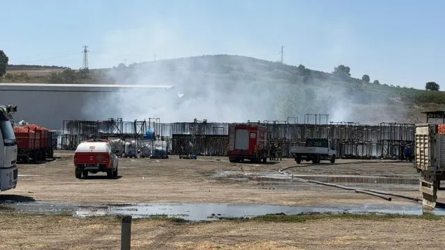 Mustafakemalpaşa’da Fabrika Bahçesindeki Kasalar Alev Aldı