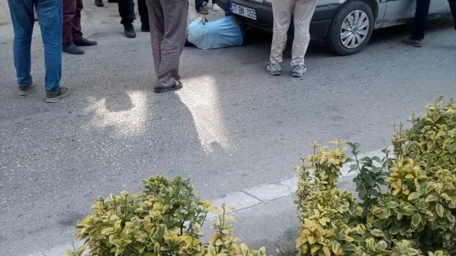 Mustafakemalpaşa'da Karşıya Geçen Yayaya Otomobil Çarptı