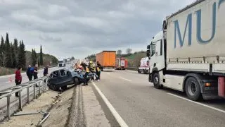 Mustafakemalpaşa'da Devrilen Otomobilde 5 Kişi Yaralandı